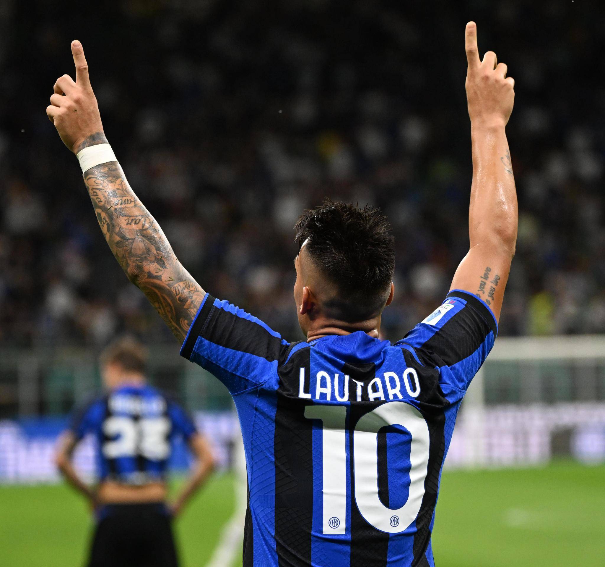 皇马2-1马竞！21次进西超杯决赛 与巴萨争冠 巴尔韦德任意球破门