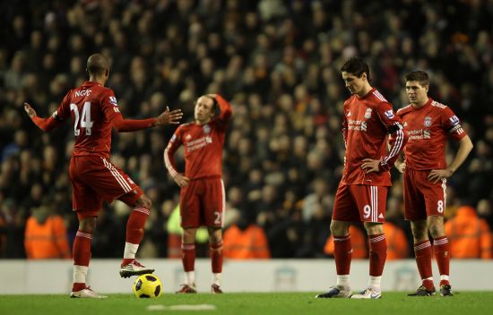 安东尼-戴维斯左手韧带将动手术缺阵数月，独行侠赛季前景与交易窗口双重震荡