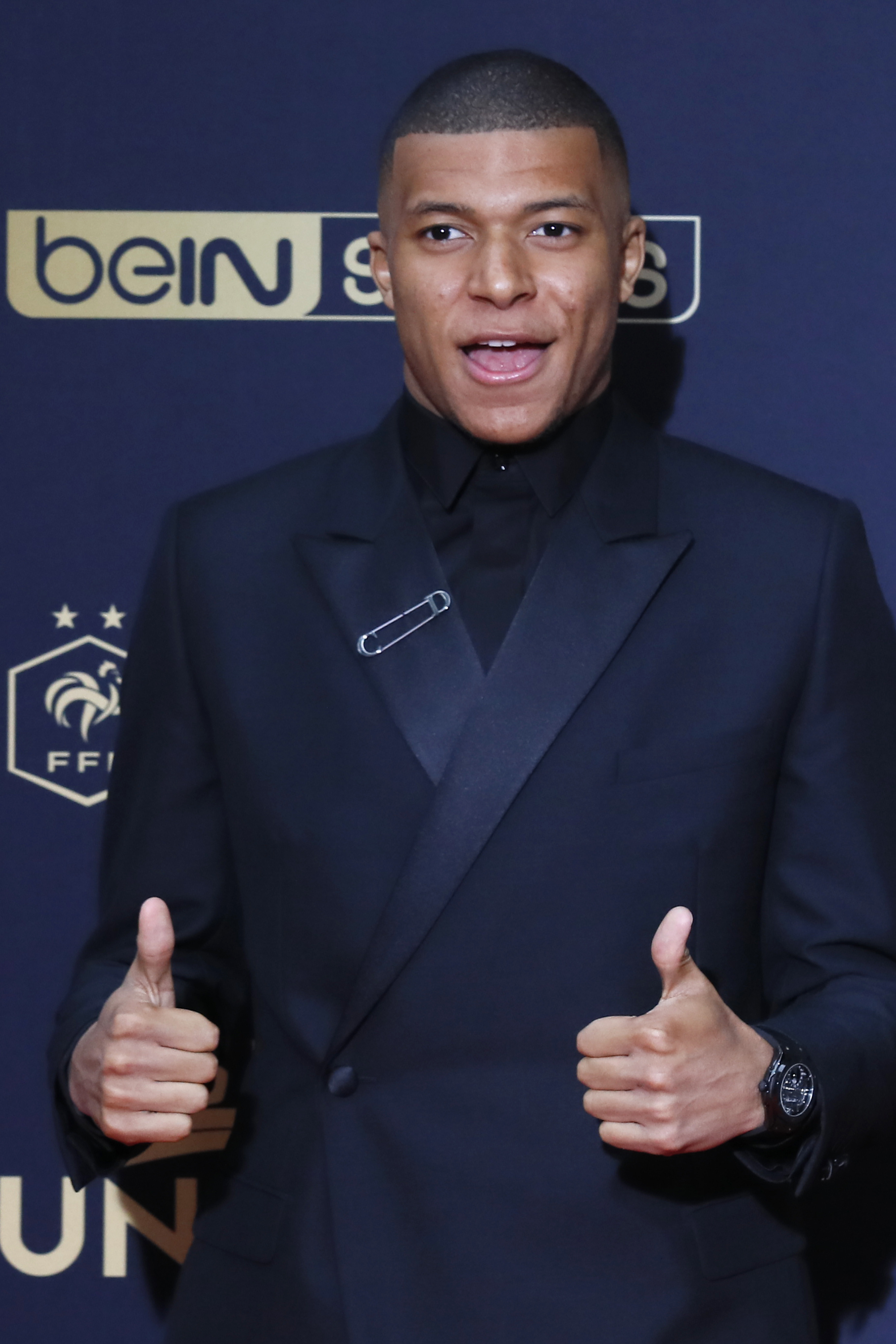 乔丹二次不退役能否实现四连冠？解析他第六冠背后的单核带队真相